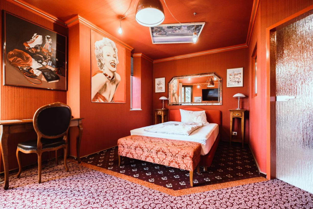 Double Room,1396545653:JPEG